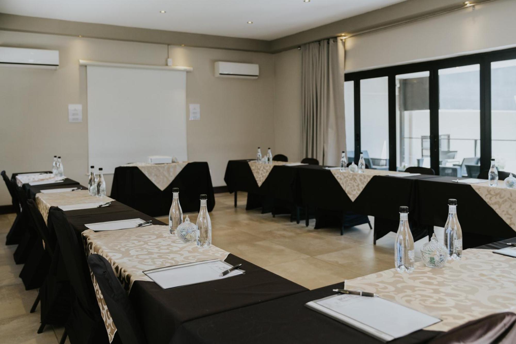 Le Grand Chateau Hotel Parys Esterno foto
