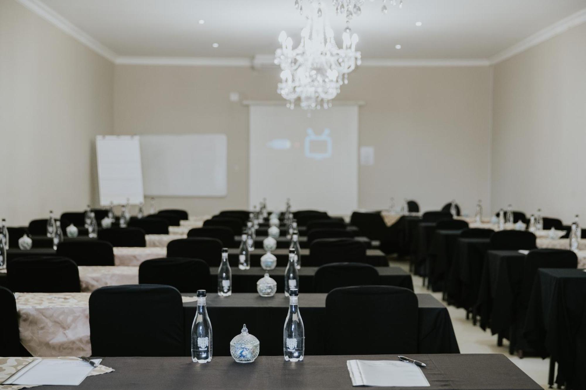 Le Grand Chateau Hotel Parys Esterno foto