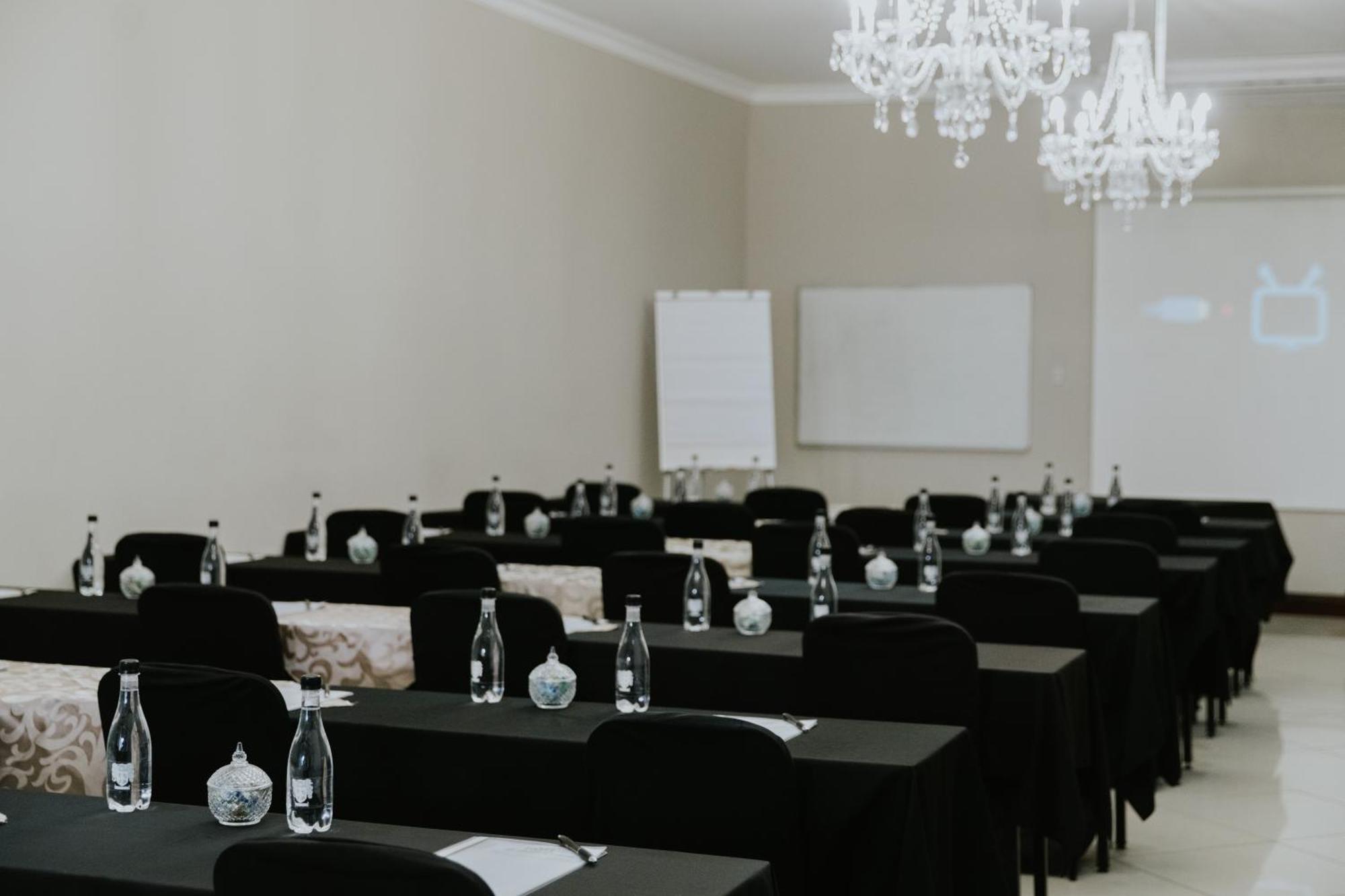 Le Grand Chateau Hotel Parys Esterno foto