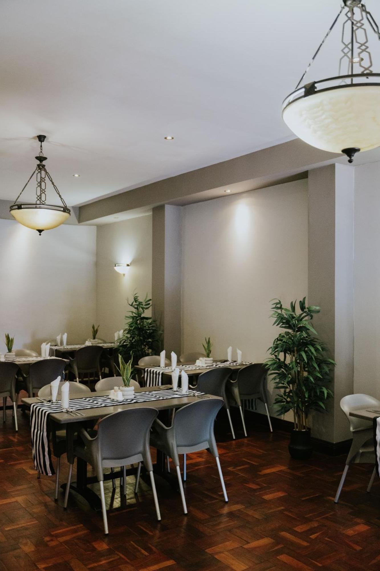 Le Grand Chateau Hotel Parys Esterno foto